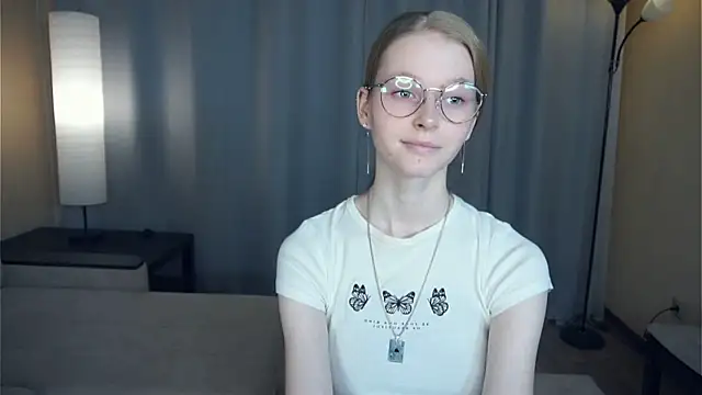 ToyaPletz webcam stripchat model stream image