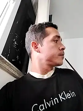 Logan_hetero1 webcam