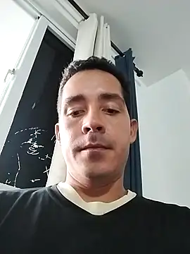 Logan_hetero1 webcam