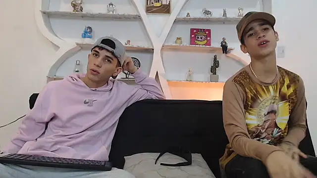 THREE_GUYS_HOT webcam