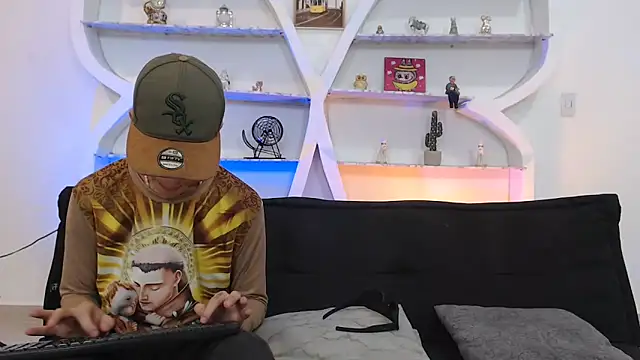 THREE_GUYS_HOT webcam