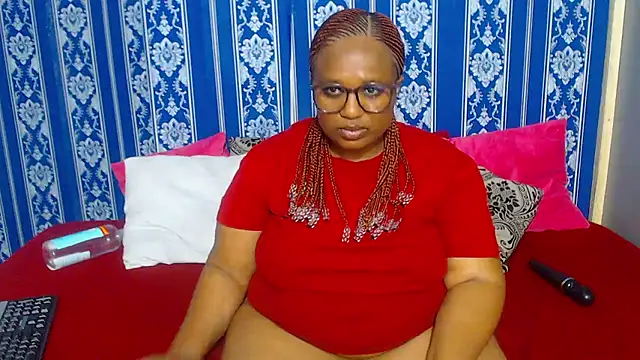 JUICEYLIPS333 webcam