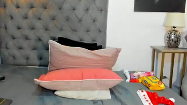 nahiroby_ebony webcam