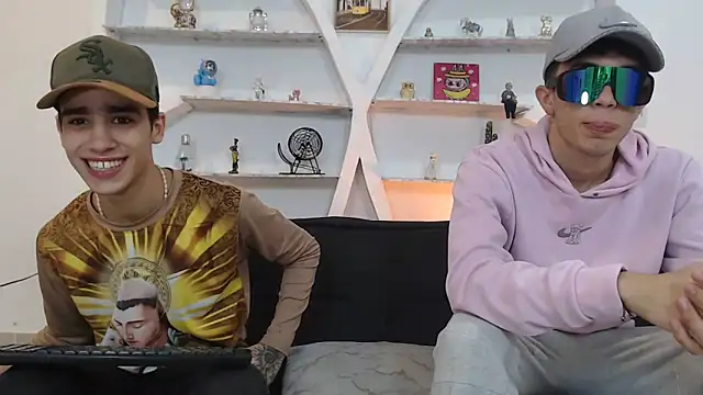 THREE_GUYS_HOT webcam