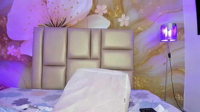 NahomiWalker_ webcam