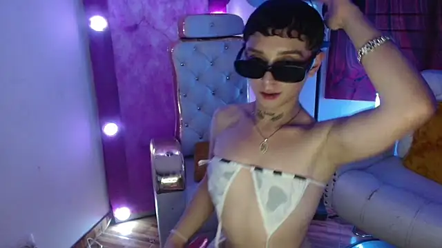 David_Fox01 live cam screenshot tranny on PornFZ – Fast Free Porn & Live Cams