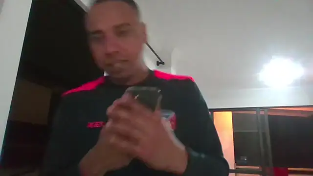 JUNINHOLEKEJR webcam