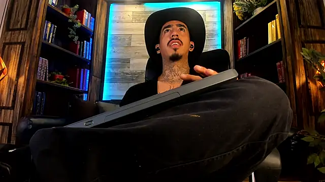 Donovan_Desmond webcam