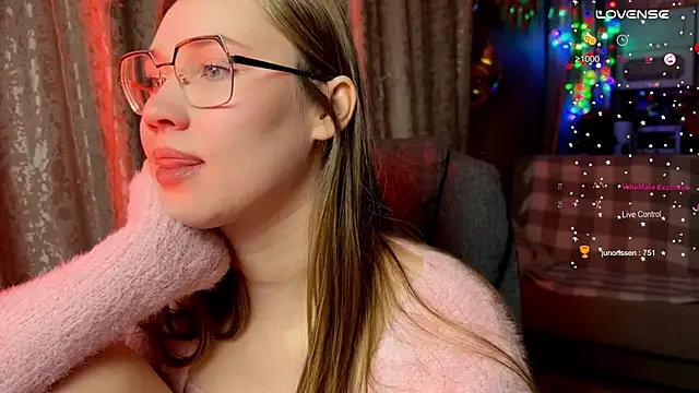 ChloeMillerMeow webcam