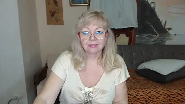 EvelynLoveShy webcam