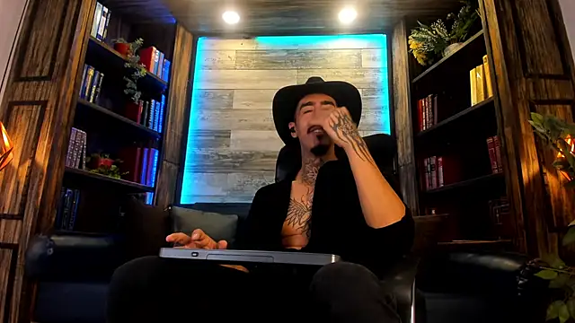 Donovan_Desmond webcam