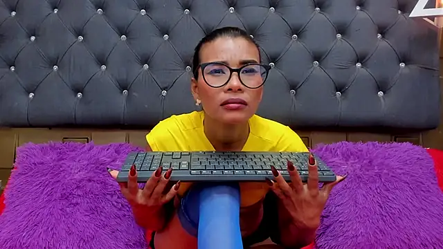 AtheneaBrownn webcam