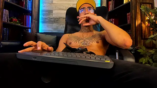 Donovan_Desmond webcam