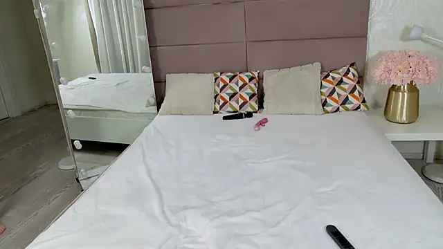 IndieMoon webcam stripchat model stream image