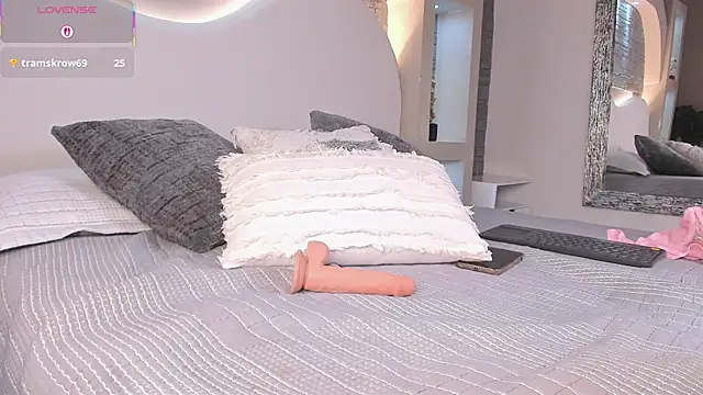 Elise_Diamond webcam