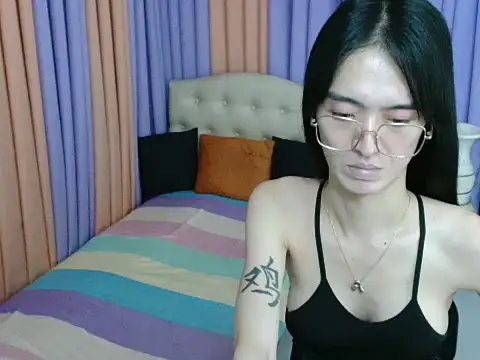 XxTsUncutAskaxX webcam