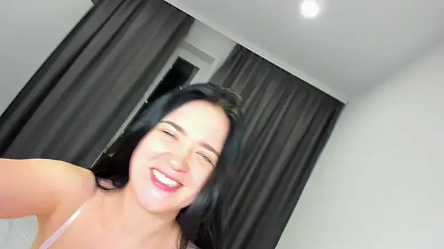 Minx_Night_CityXq webcam