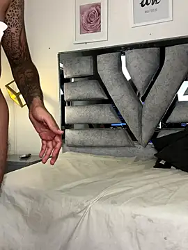 valery_and_Dani_ webcam