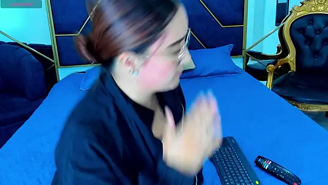 Pamela_Johnsn webcam