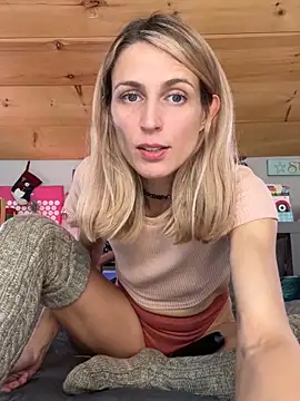 LittleLoftAngel webcam