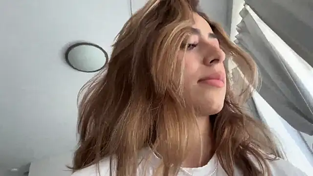 sararamirezzzxx (F young) - wet white tee