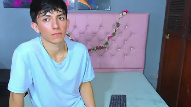 ElanGiraldo live cam screenshot male from Colombia on LiveWebCameras – Live Webcams & Video Chat