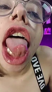 valentina_swallow webcam