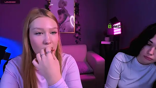 riley_sanders webcam