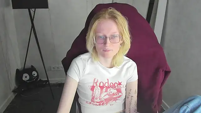 ElizabethHarpper webcam