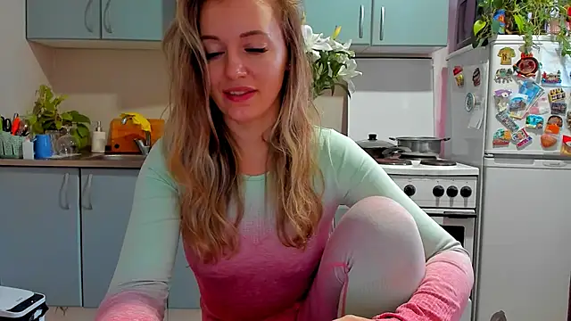 foxy_blond - Foxy_blond's free webcam - UK Sex Cams