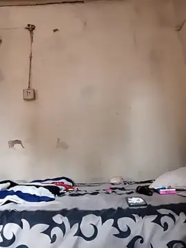 PetiteSquirtQueen webcam