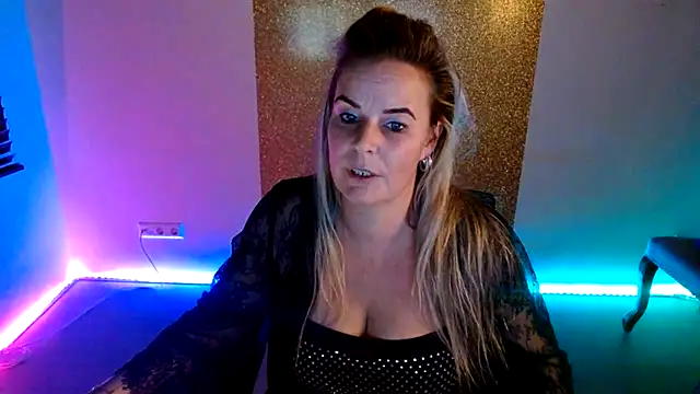 MystiqueMaven webcam