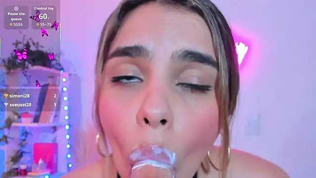 crisbell_lopez (Ask my age) - complete naked, with a lot of saliva