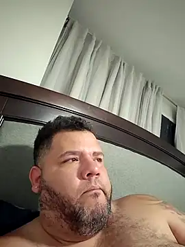 CumInsideGabi webcam