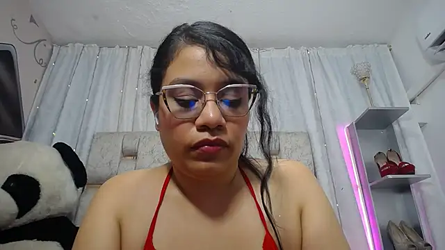 KEYRA-MILLER- webcam