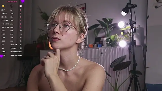 whiteanni - WhiteAnni's free webcam