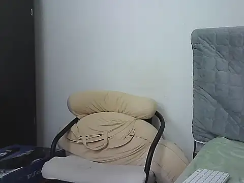 AlphaLatinoBear webcam