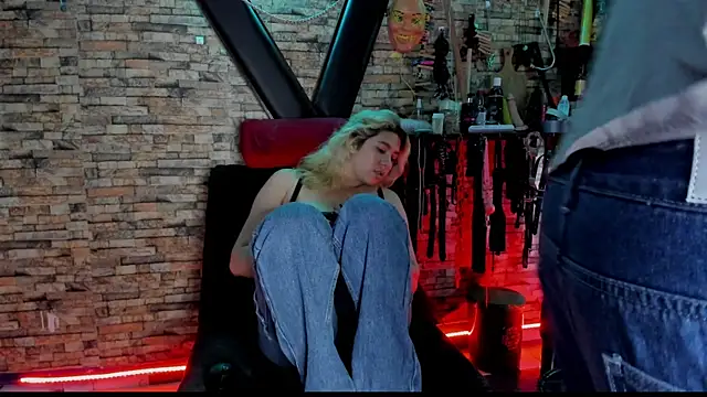 Liltildeman_moon webcam