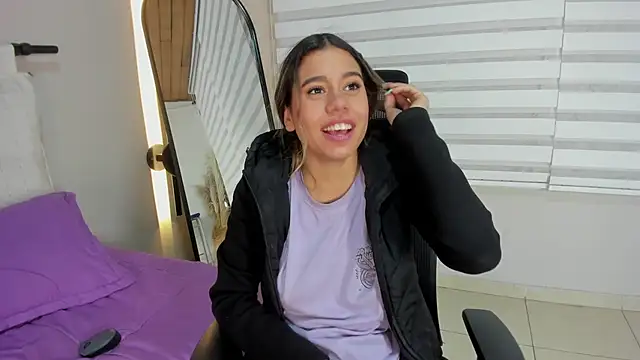 Rachell_criss webcam