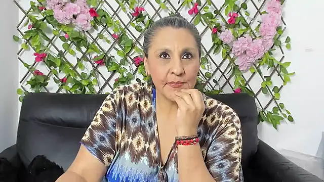 merlyna_goldens webcam