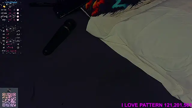 Hollara_Bangg webcam