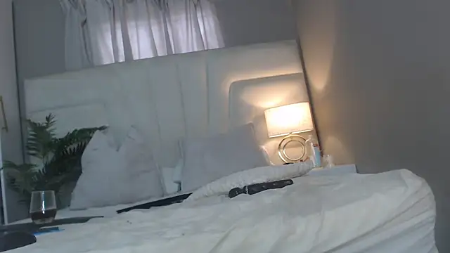 naughtyblackdolie webcam