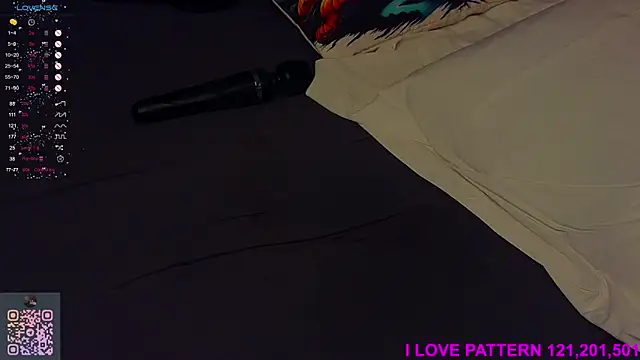 Hollara_Bangg webcam