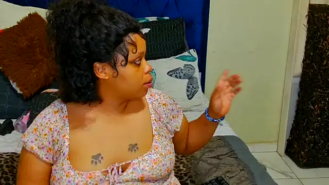 THESHORTQUEEN webcam