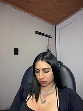 hilary_pinkk (F teen) - show ass in doggy style🤭