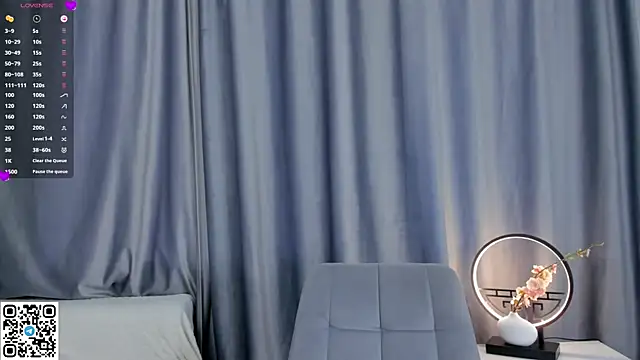 NaughtySeraphine webcam