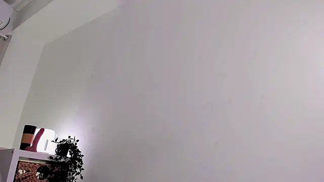 Divine_Madeleine webcam