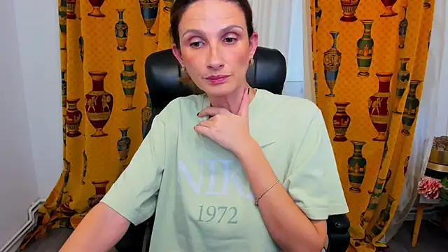 NaughtyWifey1 webcam