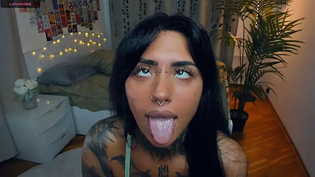 CharimgSabrina webcam