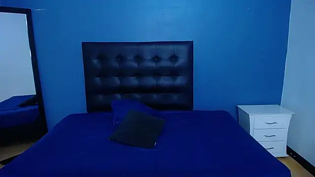 naughty_bigass_18 webcam